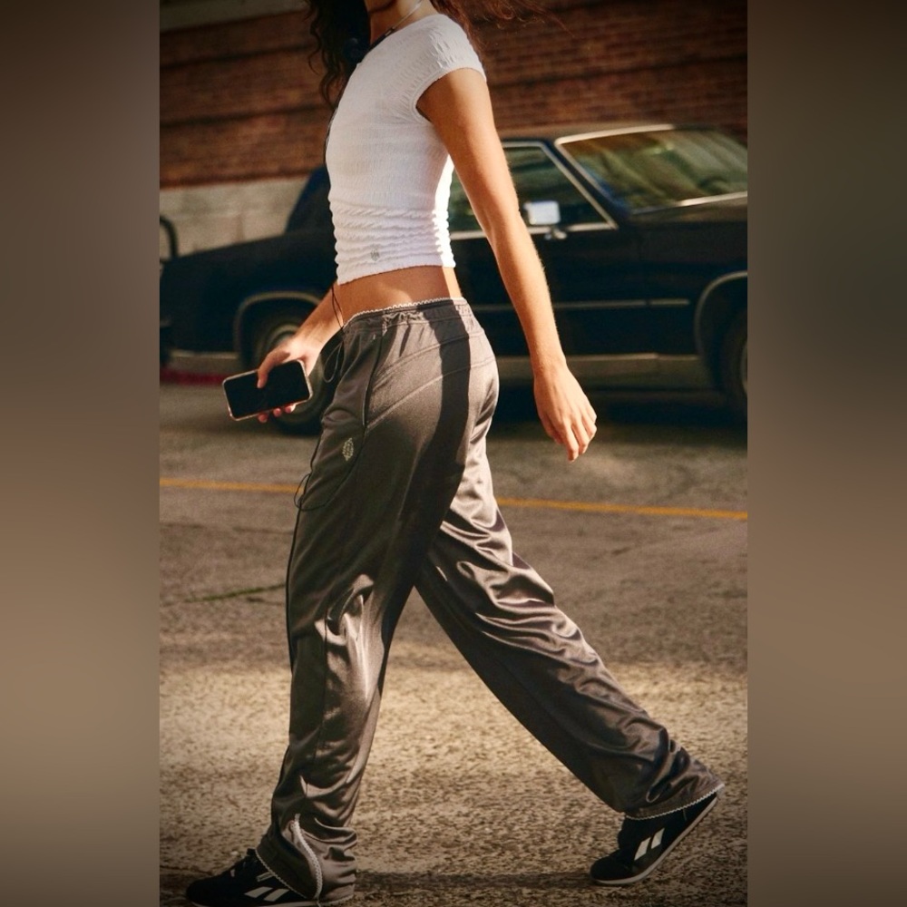 NWOT!! FREE PEOPLE MOVEMENT Roll With It Pants.